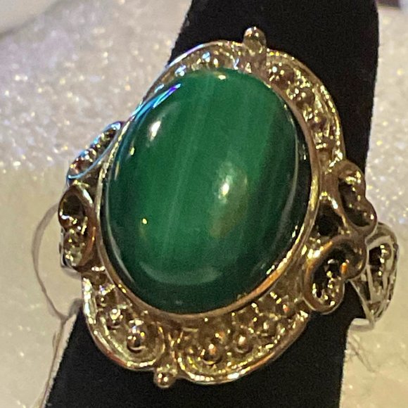 Ladies Natural Green Malachite ring - Picture 1 of 1